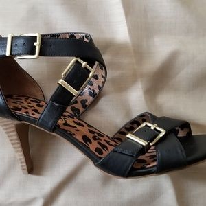 Jessica Simpson pumps